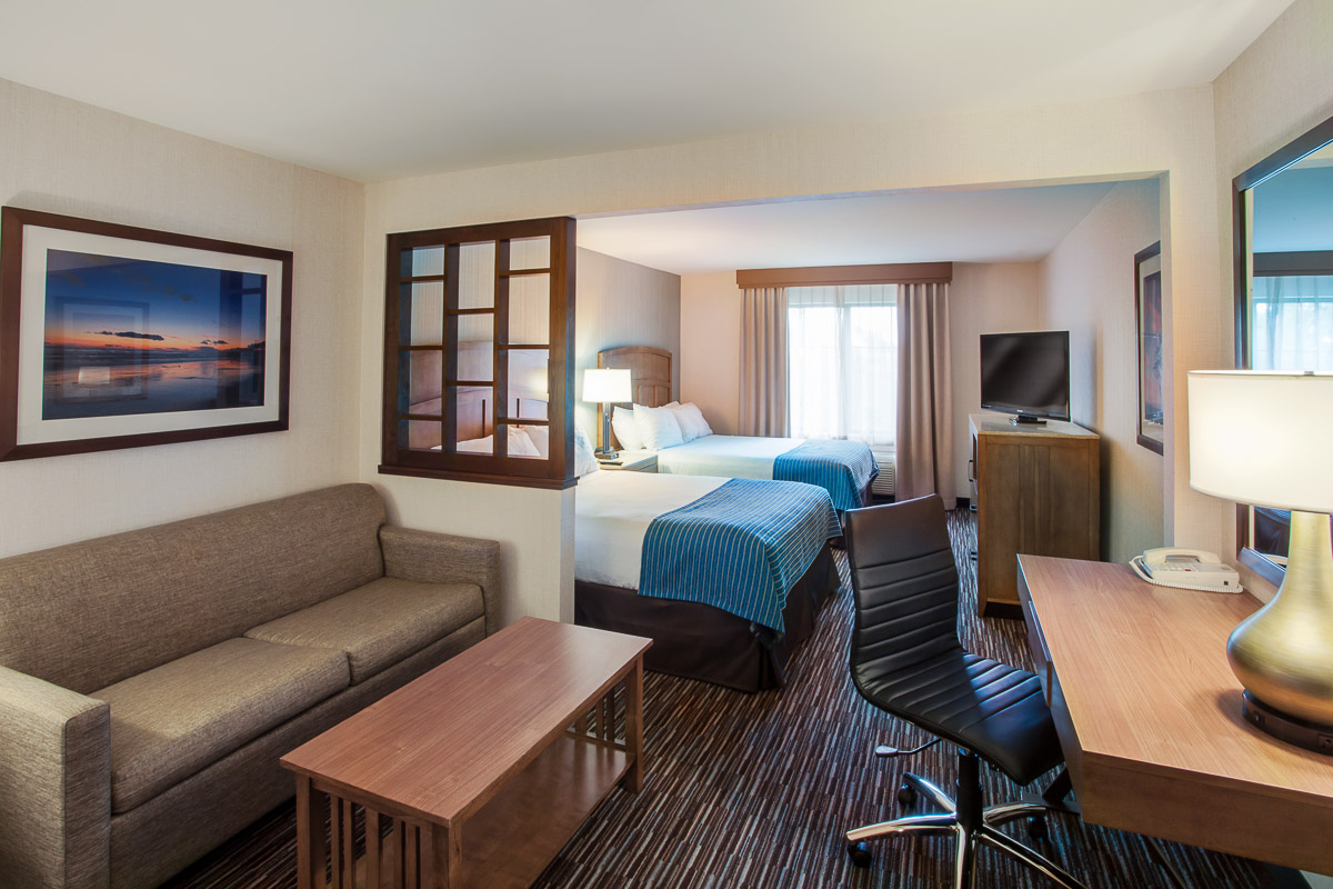 Luxury Studio Suite Hotel Room with Two Beds in Carpinteria Holiday