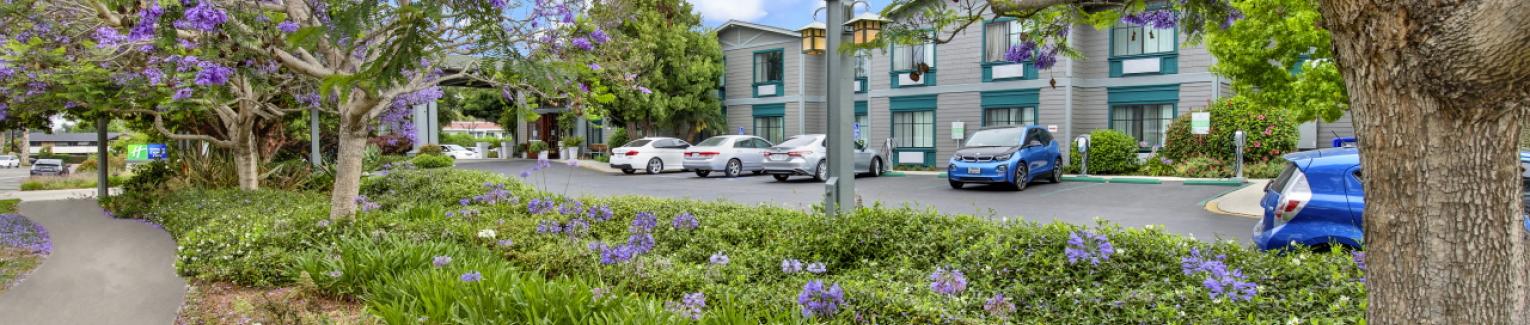 Lushly landscaped grounds greet guests at Holiday Inn Express in Carpinteria