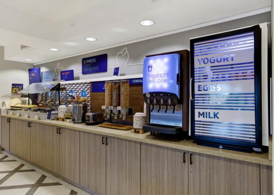 Start the day with a hot breakfast, or lighter fare, at our breakfast buffet
