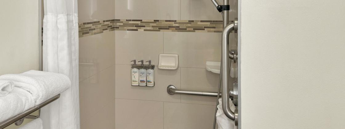 2 Queen ADA Guestroom with Roll in Shower